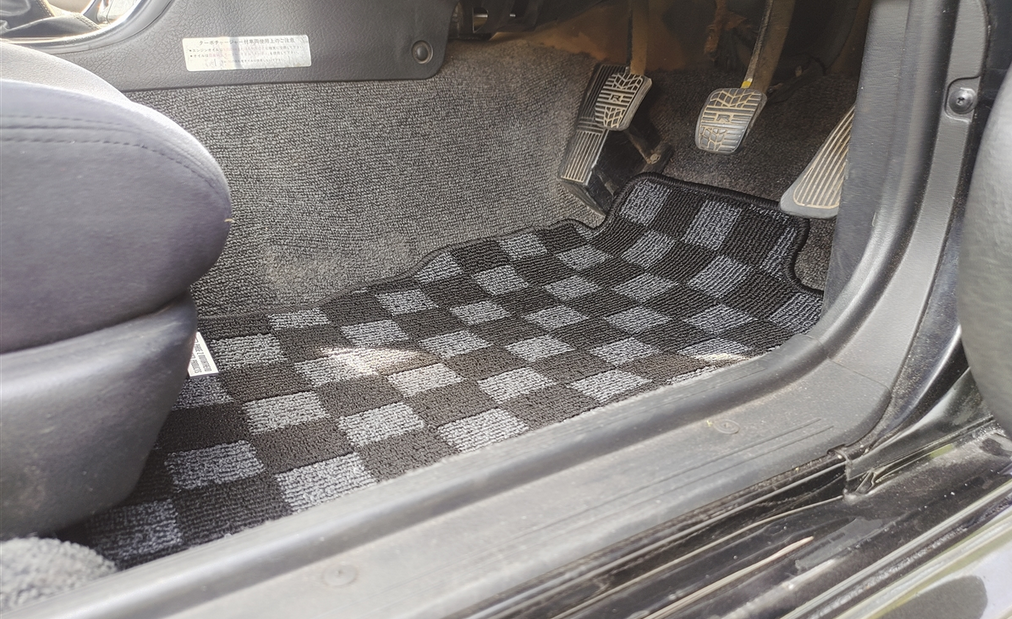 P2M R32 GTR Skyline Front + Rear Checkered Race Floor Mats