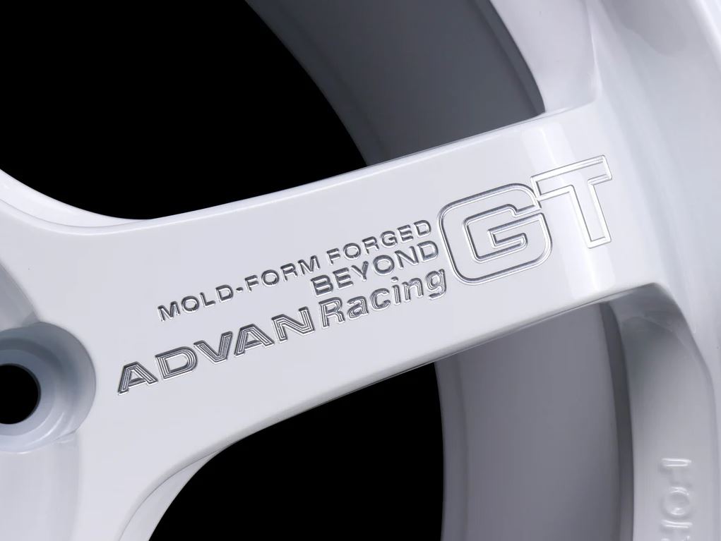Advan GT Beyond 18X9 +38 5x114.3 Racing White Wheel