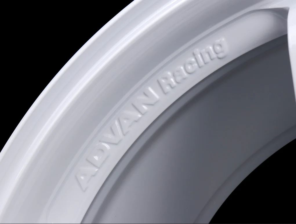 Advan GT Beyond 18X9 +38 5x114.3 Racing White Wheel