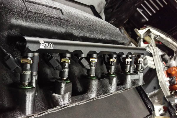 Radium Engineering Nissan RB25DET Top Feed Fuel Rail Kit