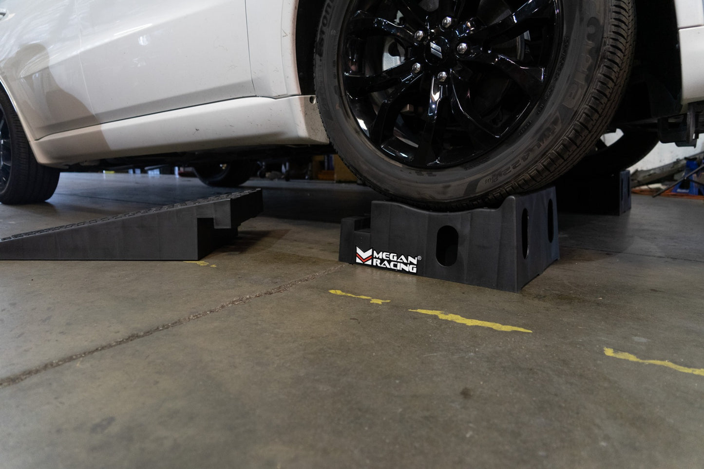 Megan Jack Assist Low Profile Car 2-Piece Ramp / LARGE - Pair